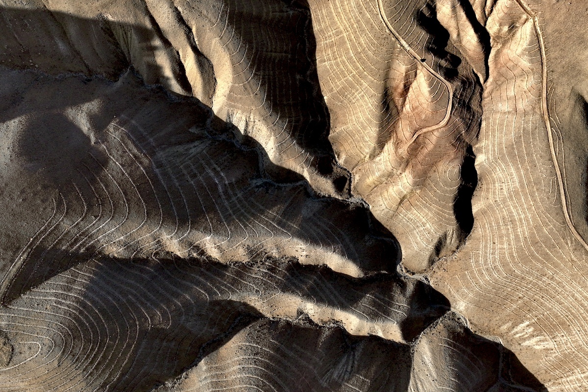 contour lines, leftscape #39, turkey, 2023 (to stop water from flowing down the hill to cultivate plants locals carved paths in the rugged terrain)