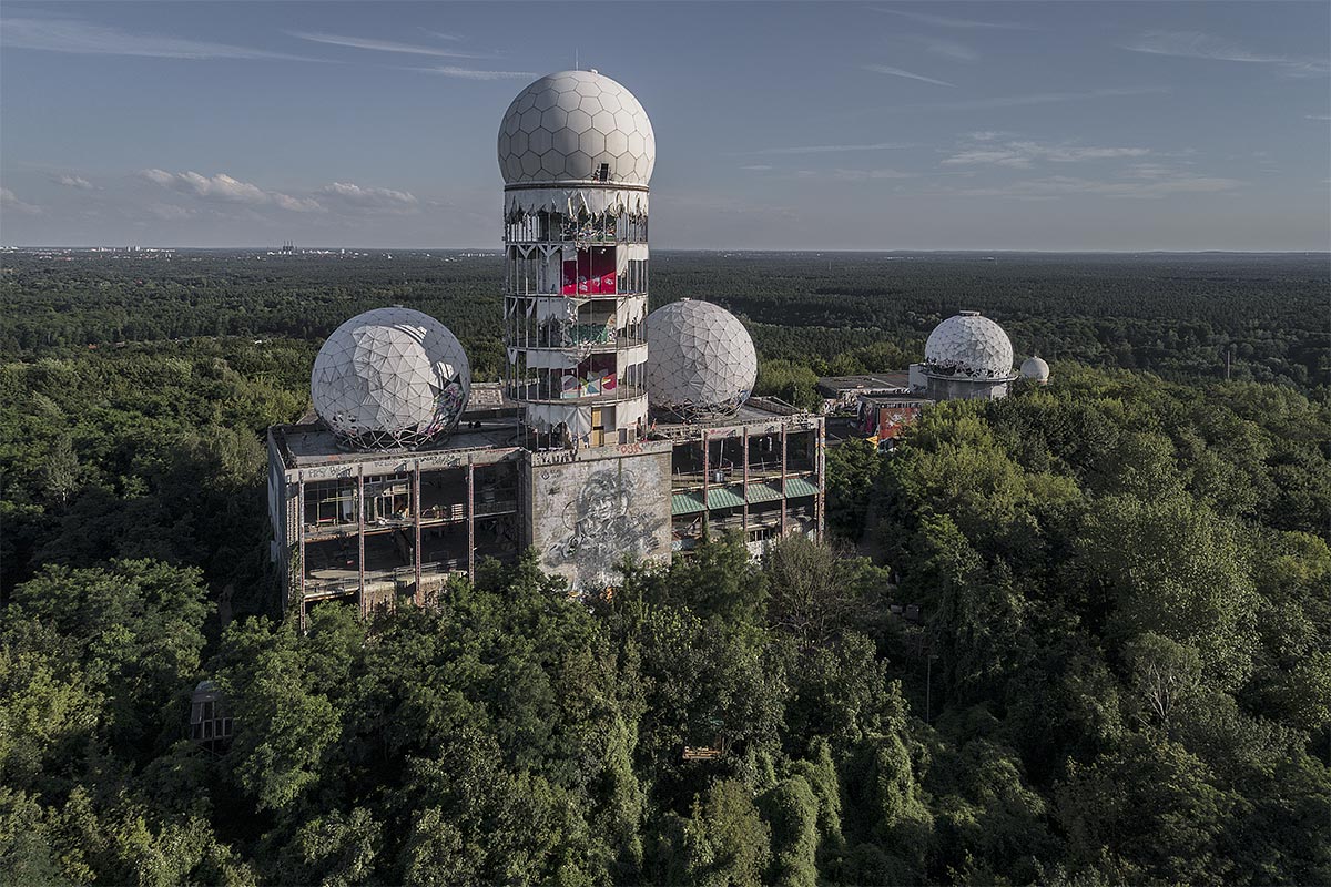devil's debris, rip #100, germany, 2017 (US cold war listening station built on a 75mio m3 manmade hill from rubble and debris from ww2 destroyed berlin. Up to 1500 people worked here to spy on the warsaw pact)