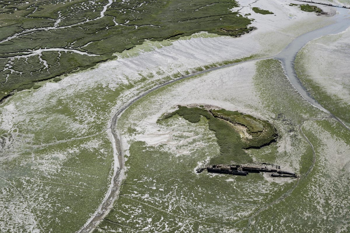 armistice, rip #105, uk, 2018 (ub-122 was a german ww1 submarine that was surrendered to britian in nov. 1918. why it ended up on sandbank in the river medway is unknown)